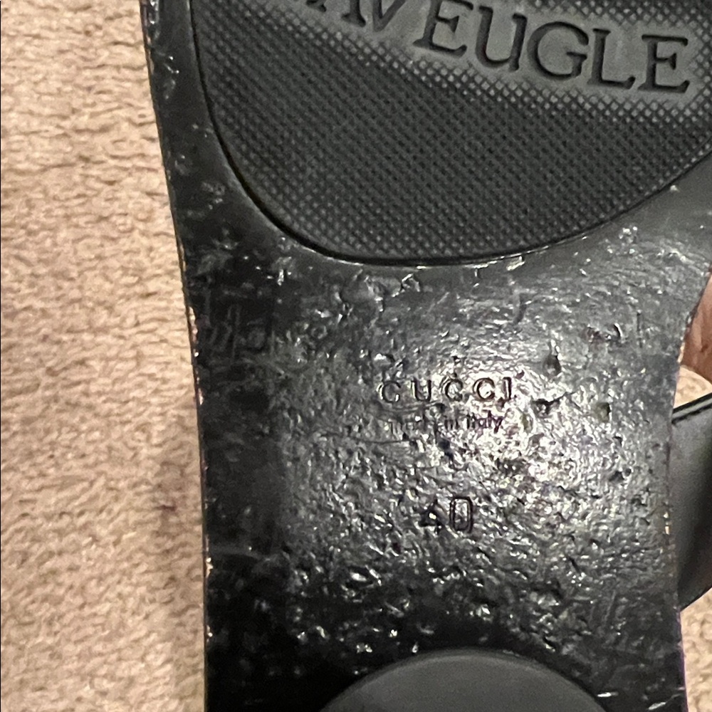 Gucci Black Sandals with Gold Logo - Picture 9 of 10
